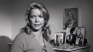 Ellen Burstyn as Jacy's mom Lois